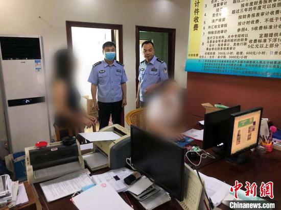 查获现场。 源城警方供图
