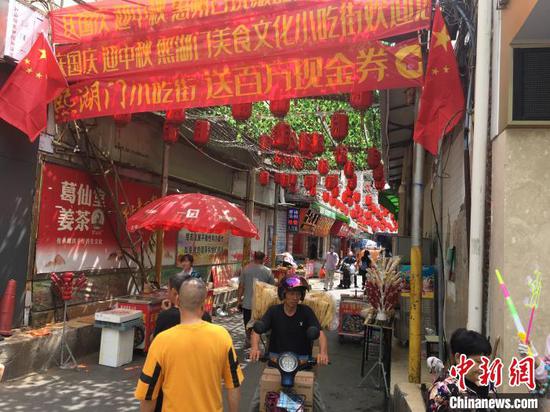 图为百年“惠州煕湖门美食街”。 宋秀杰 摄