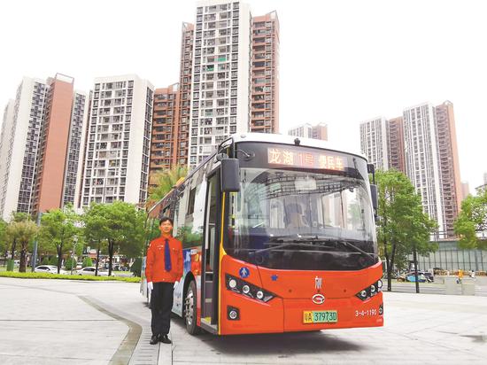 “龙湖1号”如约便民服务车 受访方供图