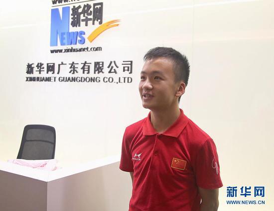 岑小林接受采访。新华网 黄璐璐 摄