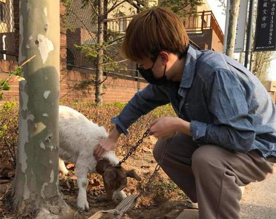 虽然蓝孔雀和小香猪成功退货，可娃娃鱼因无法退货，到货以后的安置成了问题。