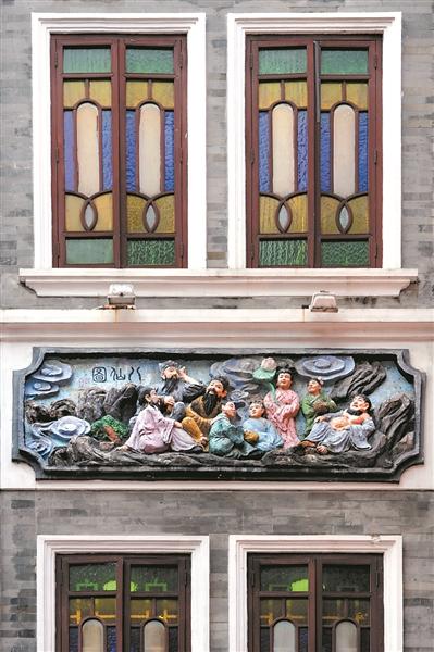 ②装饰画描绘的,多为“八仙过海”等传统的吉祥故事。广报全媒体记者莫伟浓摄