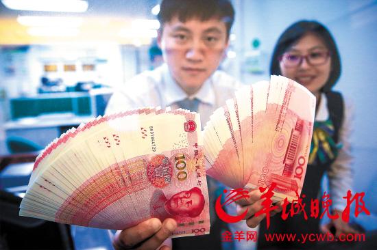 新版百元钞昨起流通 广州ATM机未见新币