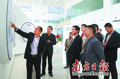 深圳考察团到江门蓬江考察。 黄华国 摄