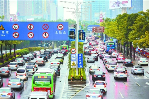 佛山昨遇冬季暴雨 市内多处道路遭水浸塞车_佛