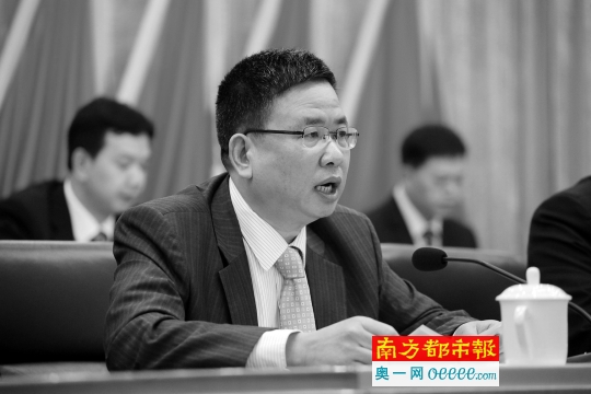昨日上午,江门市委书记毛荣楷在会上发言。南都记者 郑俊彬 摄