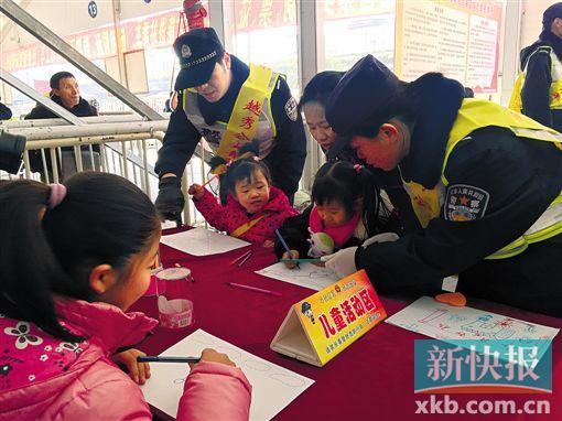 带着孩子从广州火车站出行的,可以去母婴专用候乘区打发时间。