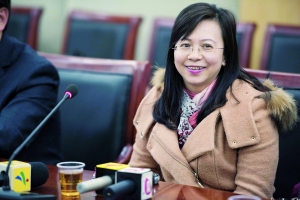 罗妈妈接受媒体采访时表示,自己对儿子的教育“不严不松”,采取开明政策。