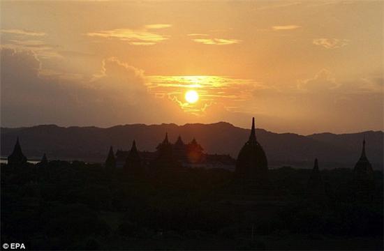 缅甸严禁游客攀爬名胜古迹 佛塔看日落传统将