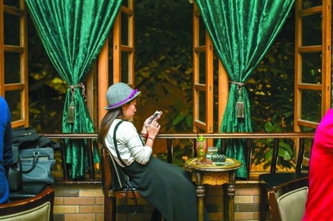 美食与酒水兼得 来酒吧感受属于佛山人的小情