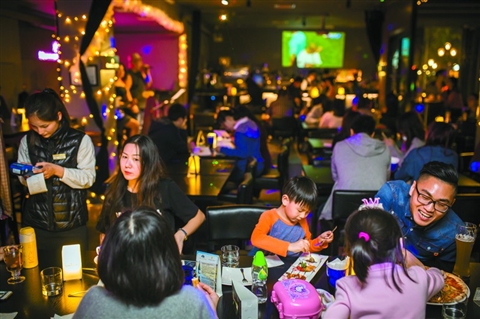 美食与酒水兼得 来酒吧感受属于佛山人的小情