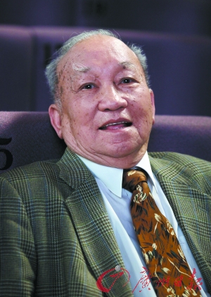2011年，梁思礼在清华大学参加梁思成诞辰110周年纪念大会。（CFP供图）