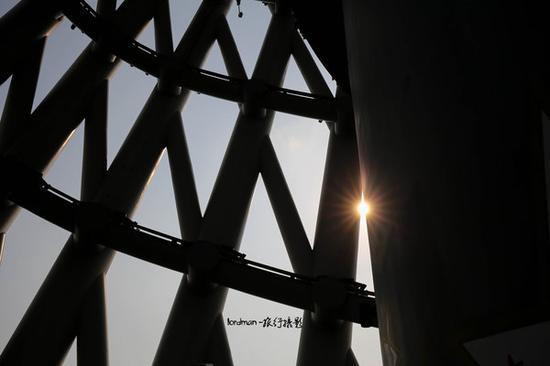 在这短短的几十分钟体验过程中，随处可以感受到建筑的力量和艺术完美结合的震撼之美。