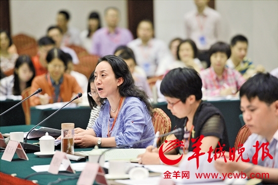 听证参加人在会上发言 羊城晚报记者 林桂炎 摄