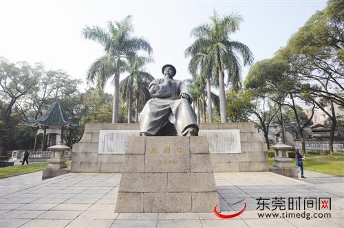 ■虎门鸦片战争博物馆门前的林则徐雕像。(记者 郑志波 摄)