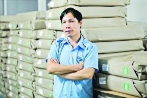 罗林在工厂里做搬运工