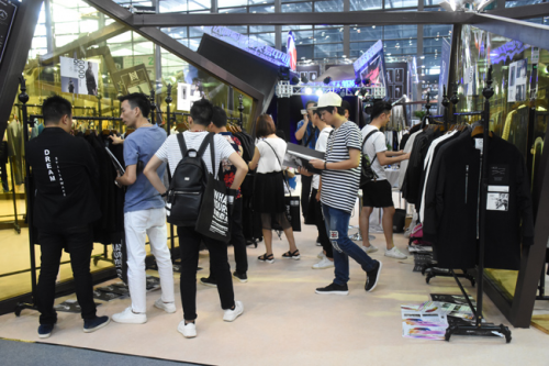 火力全开 深圳服交会掀起华海达潮流风暴