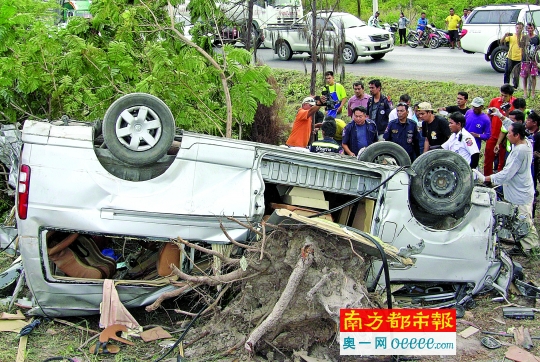 2015年6月7日,泰国碧武里府高速公路发生一起交通事故,4人死亡,其中包括2名中国香港乘客。 新华社发(资料图)