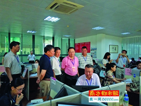 副市长吴国杰率队到五邑大学调研招生录取工作。