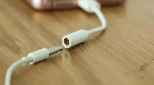传iPhone7不标配Lightning接口耳机 只配转换器