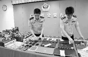 警方在新闻发布会上展示犯罪团伙的作案工具。 信息时报记者 巢晓 摄