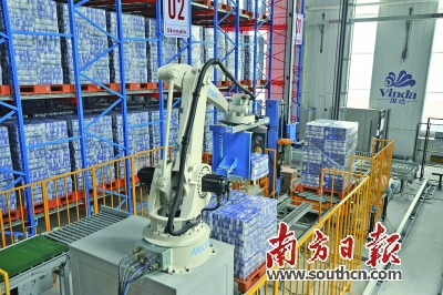 维达集团三江工厂运用工业4.0打造现代立体仓库。受访者供图