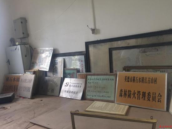 不过,近两年又出现了挂牌高峰。