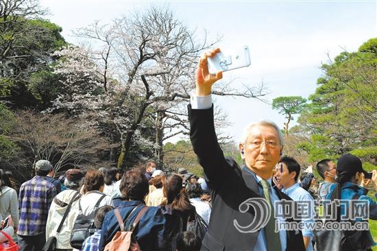 老年旅游服务规范实施 百人老年团需配随团医