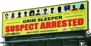 　　▲2010年7月，富兰克林被捕后，加州康普顿的一个广告牌上打出了“冷酷的沉睡者嫌疑人被捕”的消息。