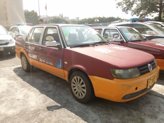 深圳一辆套牌教练车被查获 教练与驾校开撕