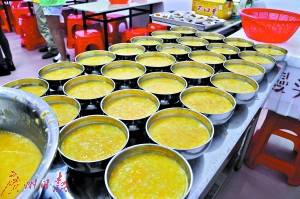 我收入3000元_雄县公务员月均收入3000元科长也担心再买不起房(2)