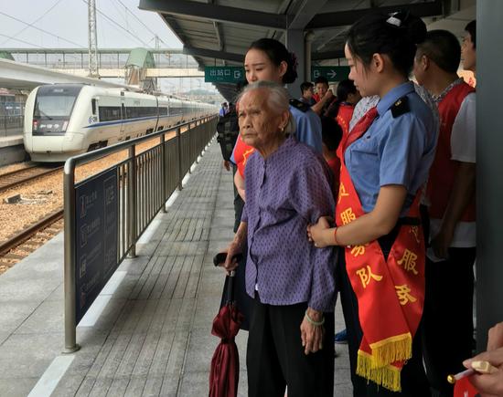 深圳百年老站平湖火车站重启 到罗湖只需11分