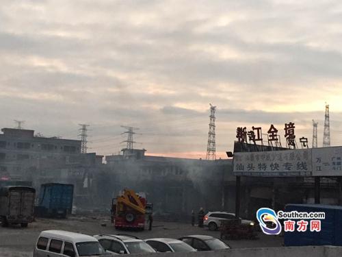 东莞一物流园发生爆炸 不少楼房外墙玻璃被震