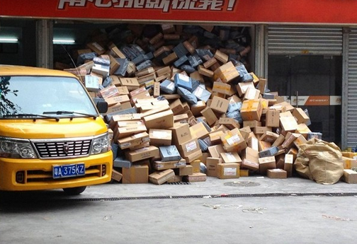 快递高薪招工备战双十一 启用自动化分拣设备