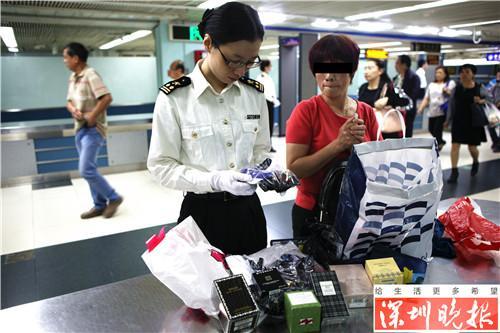 香港打折季买买买 深圳海关给出“带货过关”攻略