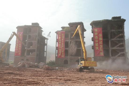 为地铁6号线腾路 深圳龙华强拆下横朗13栋违建