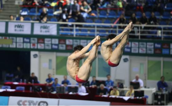 Guangzhou station leishi lighting FINA world competition The Chinese team Chen Yisen record