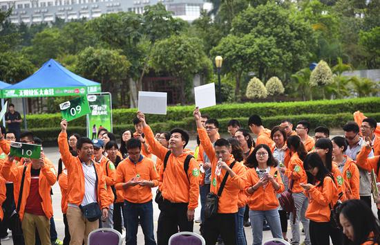 参赛者们在无限极江门新会基地集合