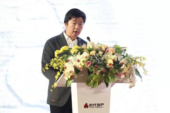 ▲时代地产集团设计研发中心总经理向杰先生在大会上就时代产品理念进行解读