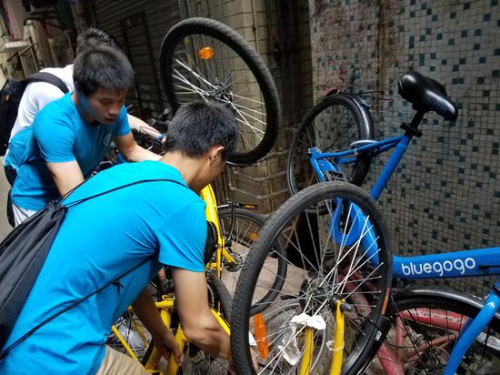 揭秘深圳共享单车猎人:解救1500辆 垃圾堆捡车