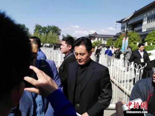 “小白龙”扮演者王伯昭现身追悼会。 <a target='_blank' href='http://www.chinanews.com/' >中新网</a>记者 宋宇晟 摄 “小白龙”扮演者王伯昭现身追悼会。 中新网记者 宋宇晟 摄