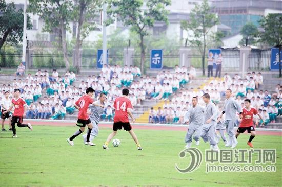 河南嵩山少林寺武僧到访鹤山市 现实版少林足