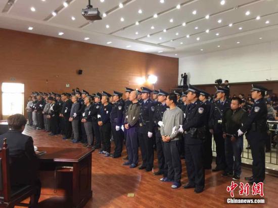 辽宁省朝阳市中级人民法院2016年4月14日对公安部部督2015一号特大盗掘古文化遗址、古墓葬系列案件作出一审判决,首要主犯姚某数罪并罚被判处死刑,缓期二年执行。<a target='_blank' href='http://www.chinanews.com/'>中新社</a>记者 禹瑞斋 摄