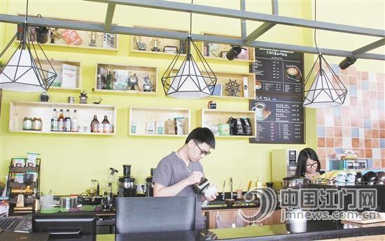 青年创客咖啡已经进驻金山创客空间，图为该咖啡厅的吧台。