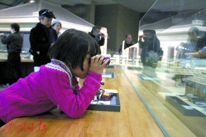 博物馆游对孩子的帮助最大，可在有趣好玩的环境中吸收知识，如海绵一般。