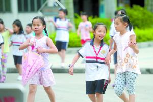 东莞有学校昨日复课。 广州日报全媒体记者卢政摄