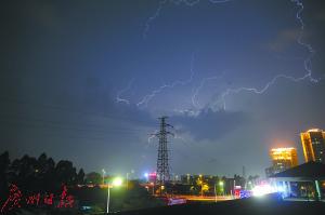 近日，东莞市雷雨天气频现。广州日报全媒体记者卢政 摄