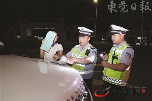 6月7日晚，东莞交警支队组织上千警力，在全市统一开展“猎猫”零点行动，对涉酒驾驶等违法行为进行专项整治。图为行动现场 东莞交警供图