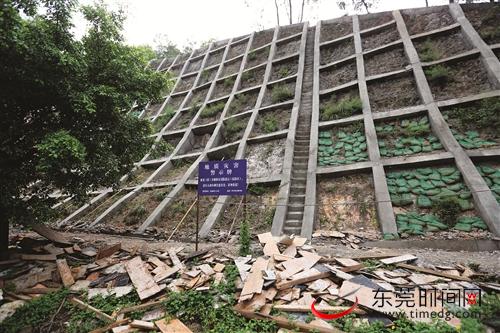 位于东城翠峰路的地质灾害隐患点本报记者 程永强 摄