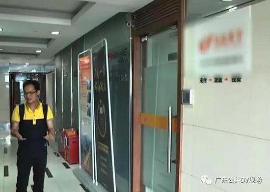 当事人黎先生:公司没什么规模,就只有三四个人在那里,而且也不是挂着他们公司名字,当时外面可能是上一手的公司留下的牌子。